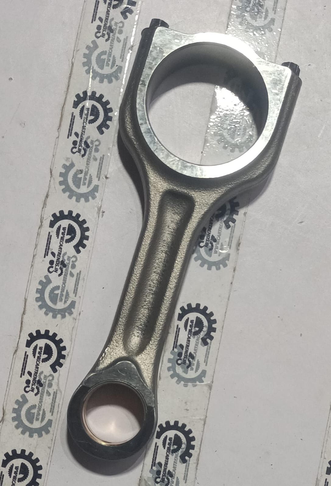 CarTrends connecting rod for Ford EcoSport, model 7M5Z6200C, showing the metal component with precision machining.