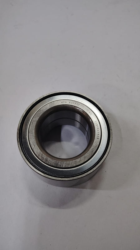 Front wheel bearing for Ford EcoSport, CarTrends brand, close-up view showing the bearing component.
