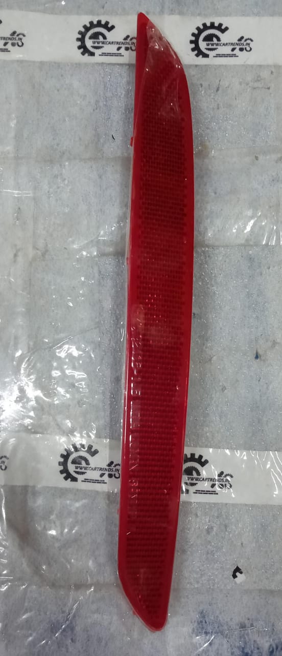 Hyundai i20 Type 2 right reflector, CarTrends genuine car part, shown in the image with reflective surface and mounting details.