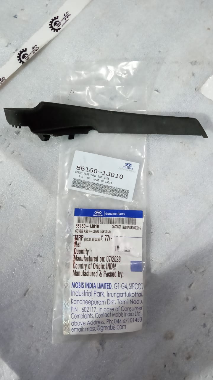 Hyundai i20 cowl top cover in black, right-hand side, CarTrends brand, designed to fit Hyundai i20 models.