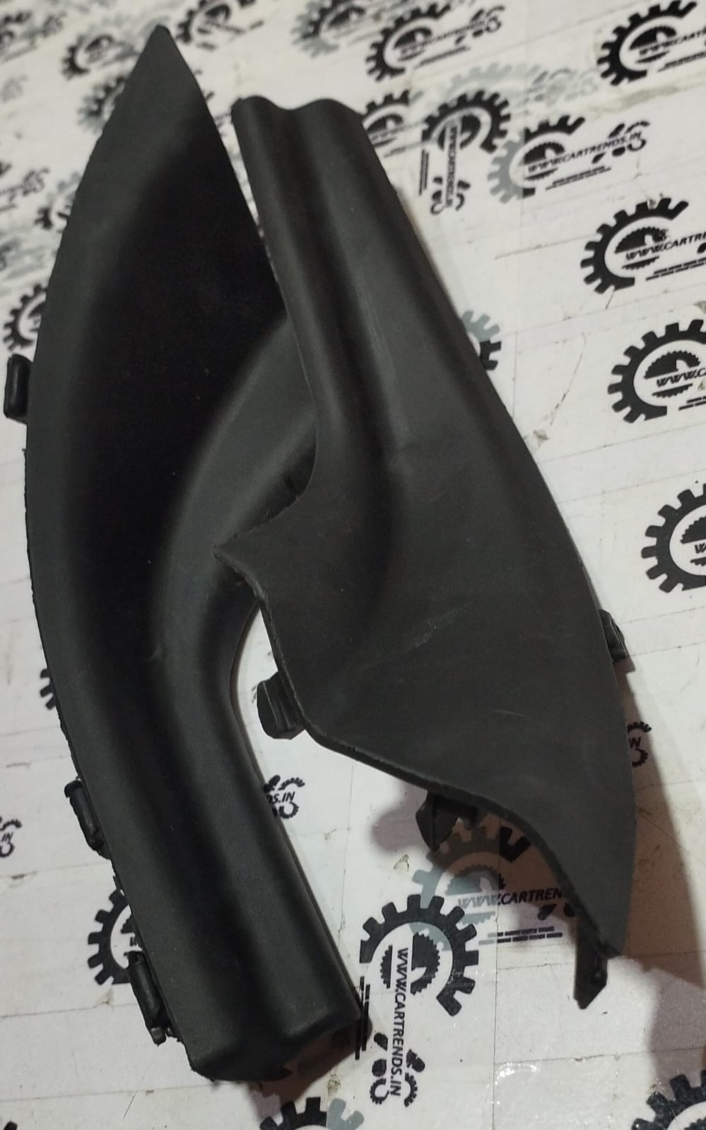 Hyundai i10 front cowling cover on the left side, car parts by CarTrends, with a close-up view of the automotive component.