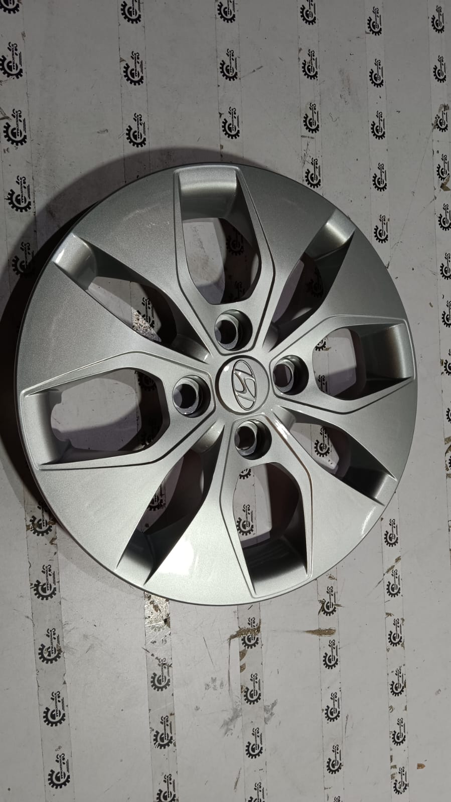 Hyundai Xcent wheel cover by CarTrends, featuring a sleek design and durable finish, shown on a vehicle wheel.