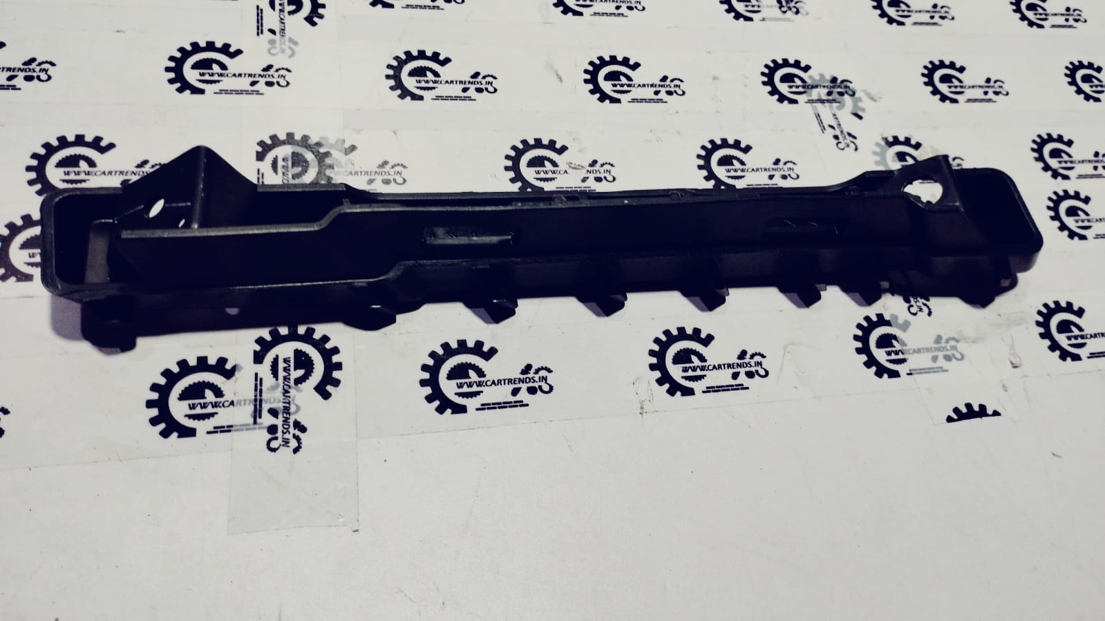 Hyundai Venue right-side head lamp bracket by CarTrends, part number 86528K3000, for secure headlight installation.