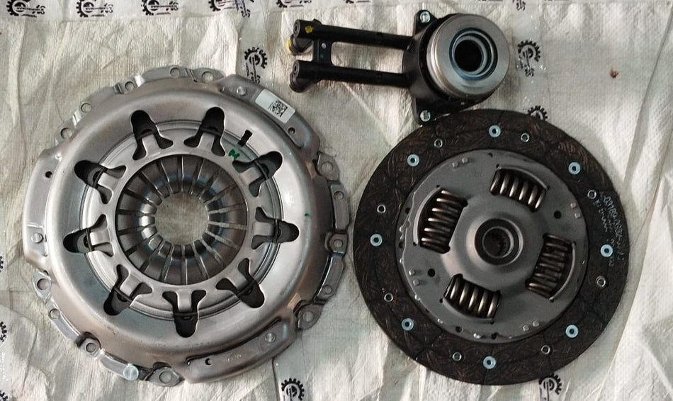 LUK clutch set for Ford EcoSport 1.5L diesel engine, includes pressure plate, clutch disc, and release bearing.