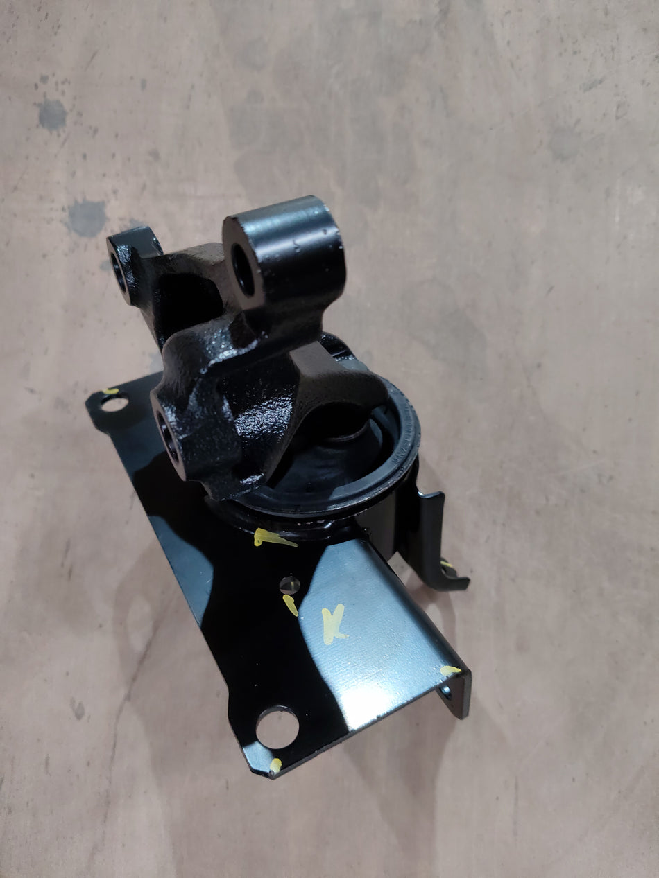Maruti WagonR engine mounting on the left side by CarTrends, compatible with model 11620M69R00, durable auto part.