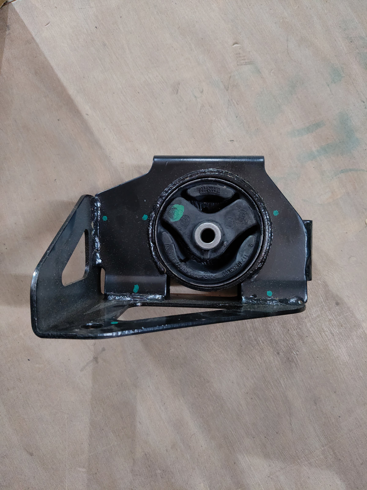 CarTrends engine mounting rear for Alto 11710M65L00 spare part, showing the box and mounting component for Maruti Alto.