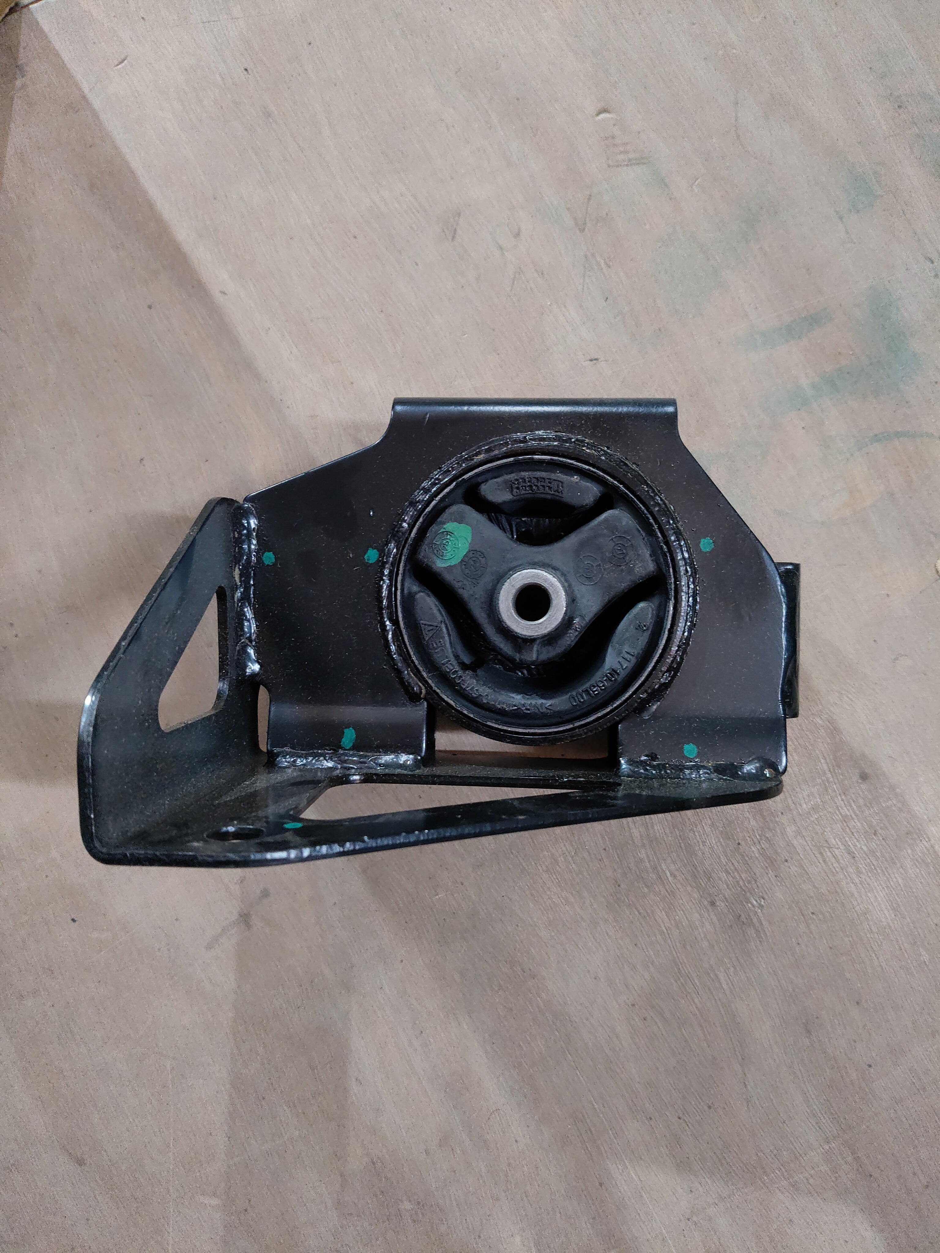 CarTrends engine mounting rear for Alto 11710M65L00 spare part, showing the box and mounting component for Maruti Alto.