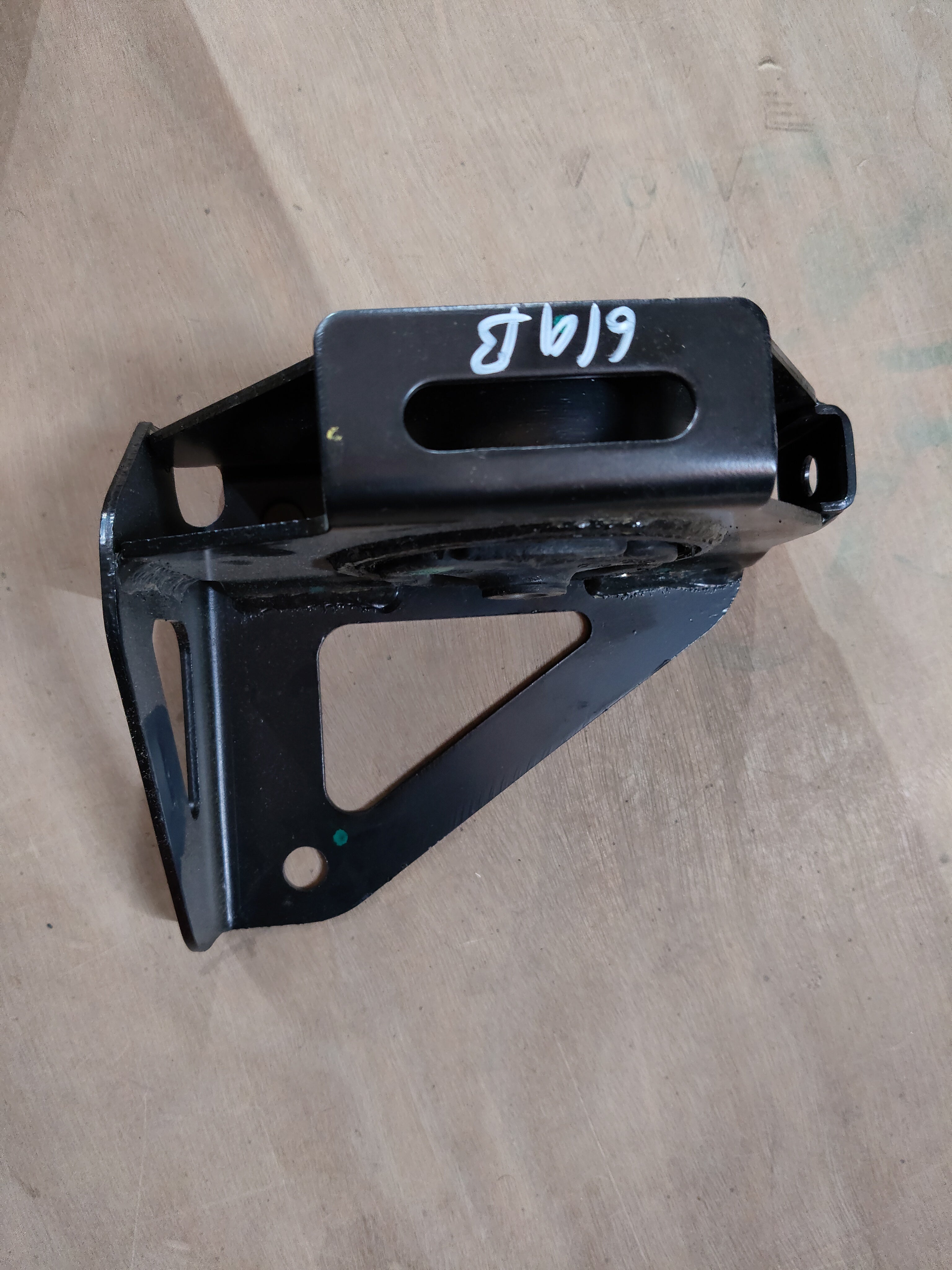 CarTrends rear engine mounting for Alto 11710M65L00, spare part with box, shown in the image.