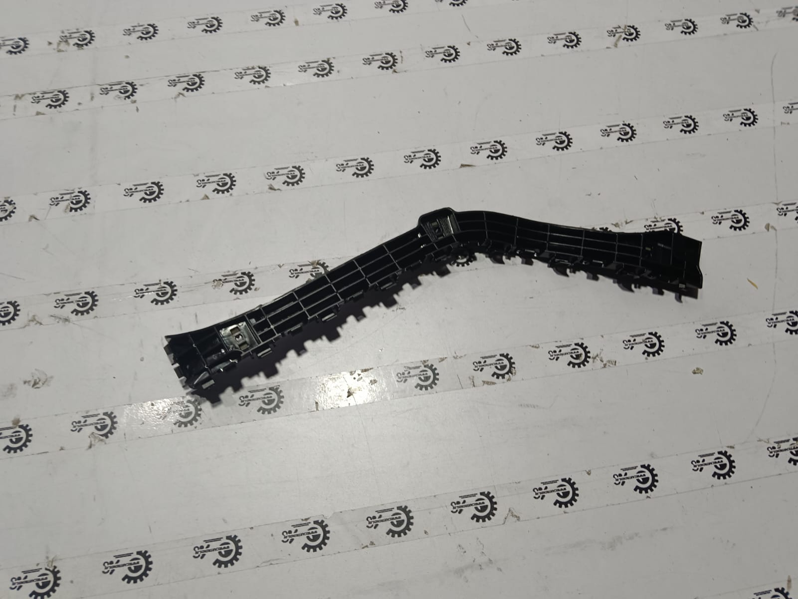 Maruti Suzuki Wagon R rear left bumper bracket by CarTrends, part #71822M69R00, shown in a close-up view.