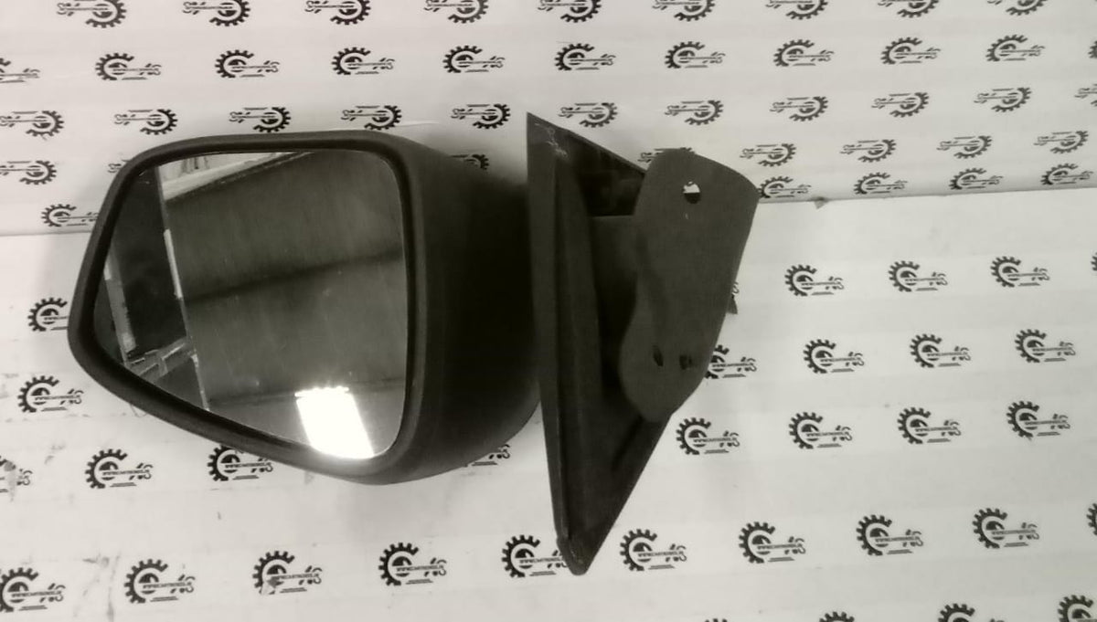 Nissan Renault Kwid right side mirror by CarTrends, replacement part with product code 963014033R, mounted on vehicle.