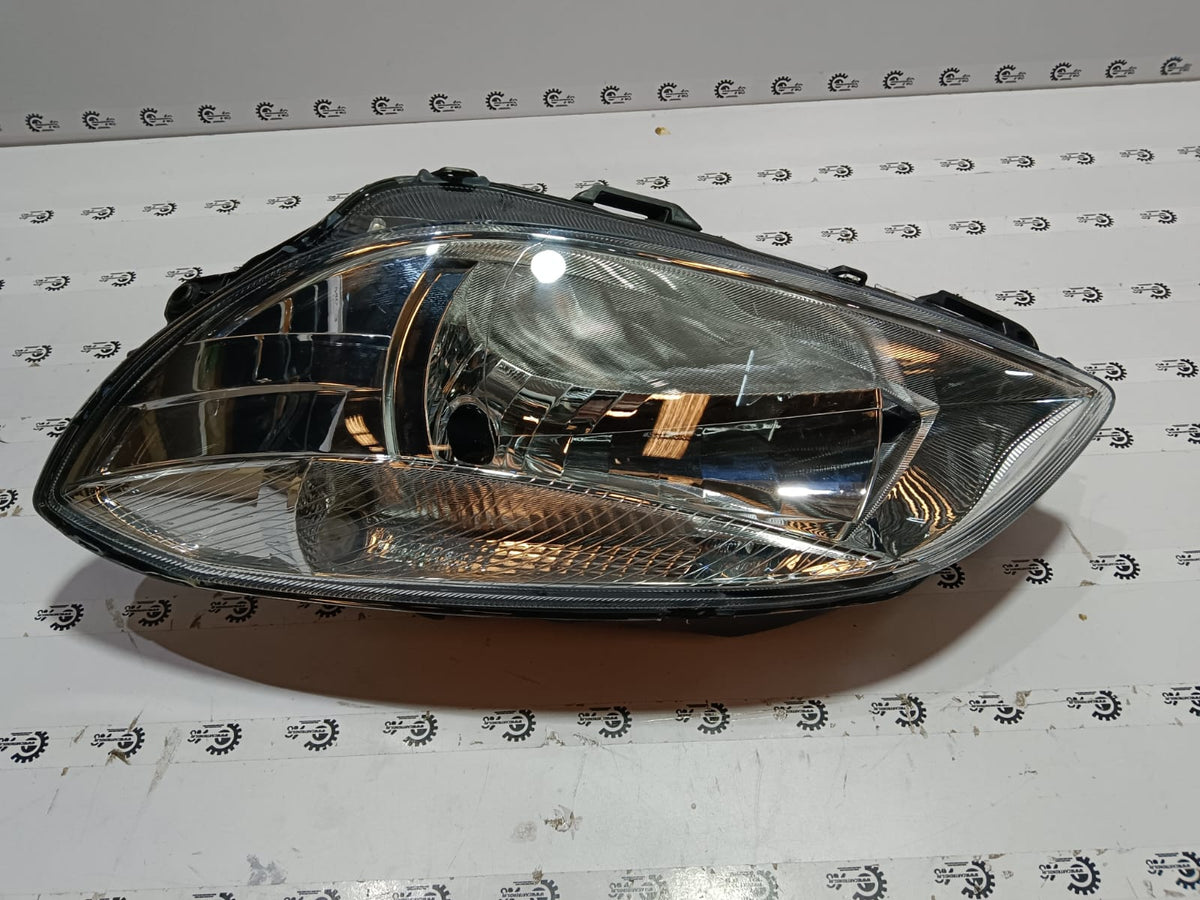 Skoda Fabia halogen headlight, driver side (LH), CarTrends brand, replacement part with model number 5JF941017.