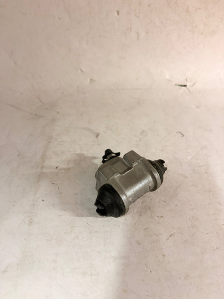 CarTrends rear wheel cylinder for Santro Xing on the left side, automotive spare part for brake system.