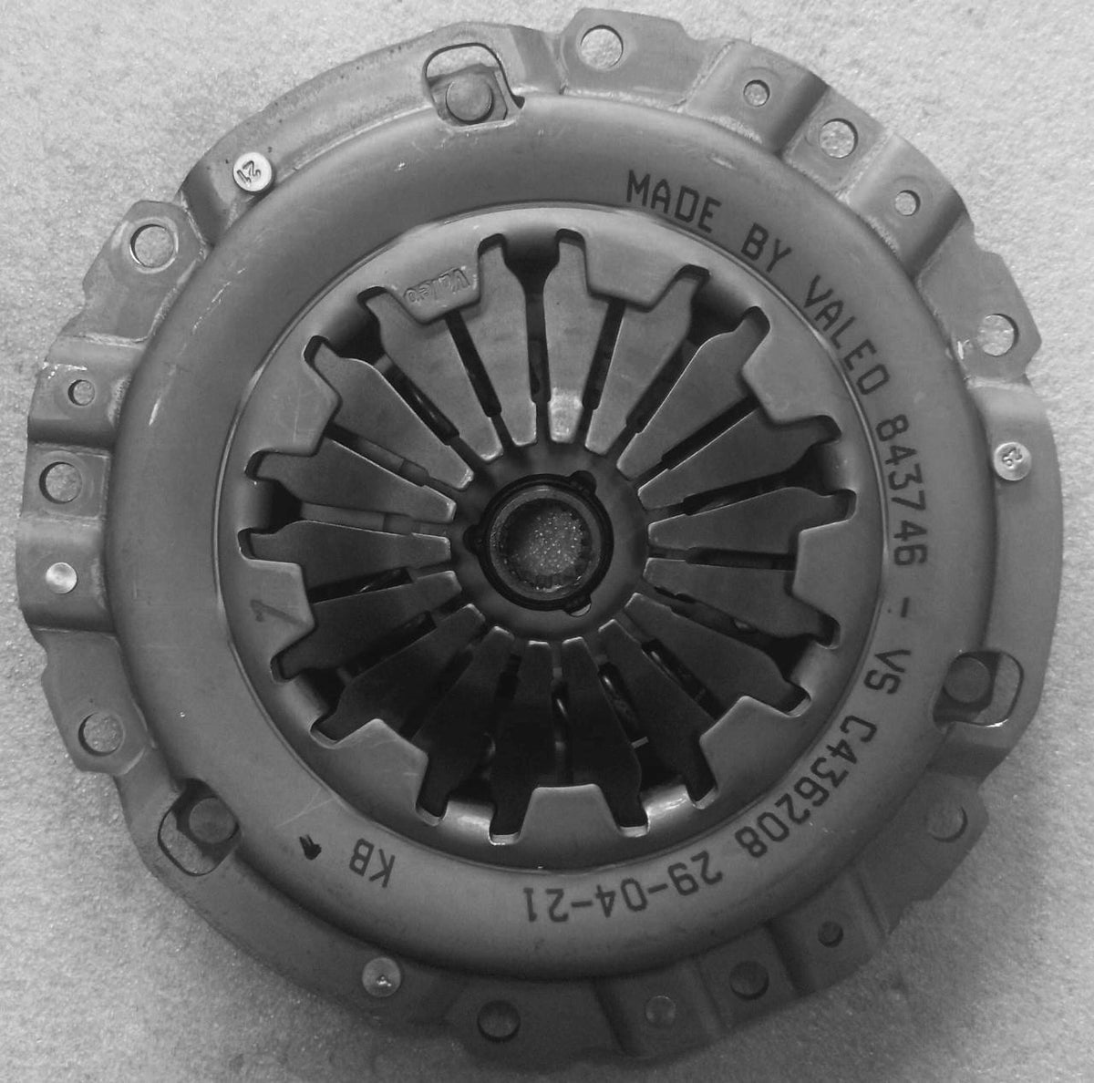 Hyundai i20 clutch set by CarTrends, automotive spare parts, showing new clutch components for vehicle repair.
