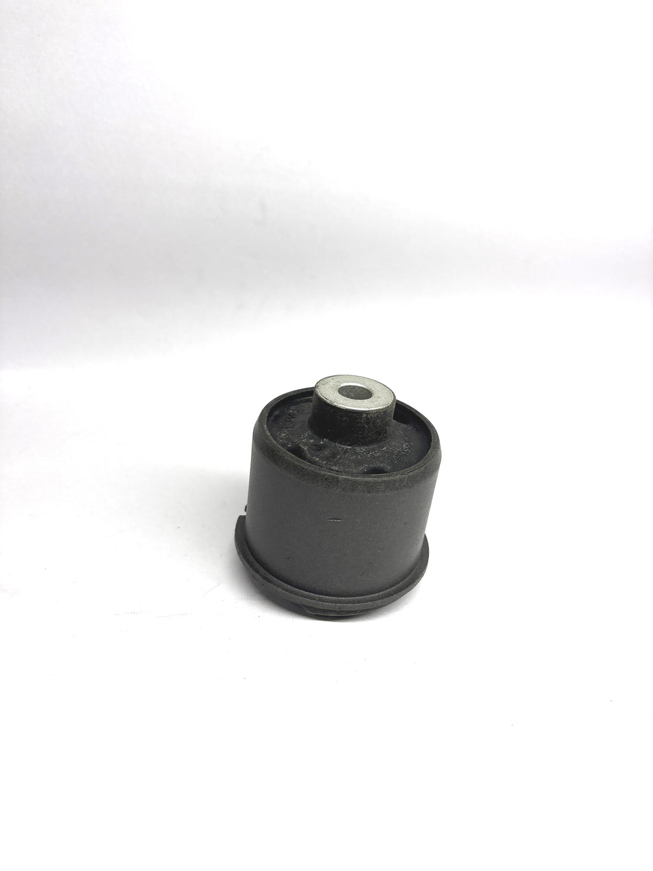 CarTrends rear suspension bushing for Fiesta 8V5Z5A638A, close-up of the automotive spare part with mounting details.