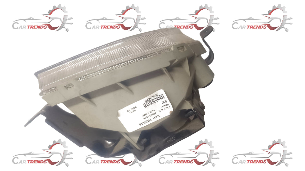 CarTrends right fog lamp for Optra, spare part showing the clear lens and mounting bracket for vehicle illumination.