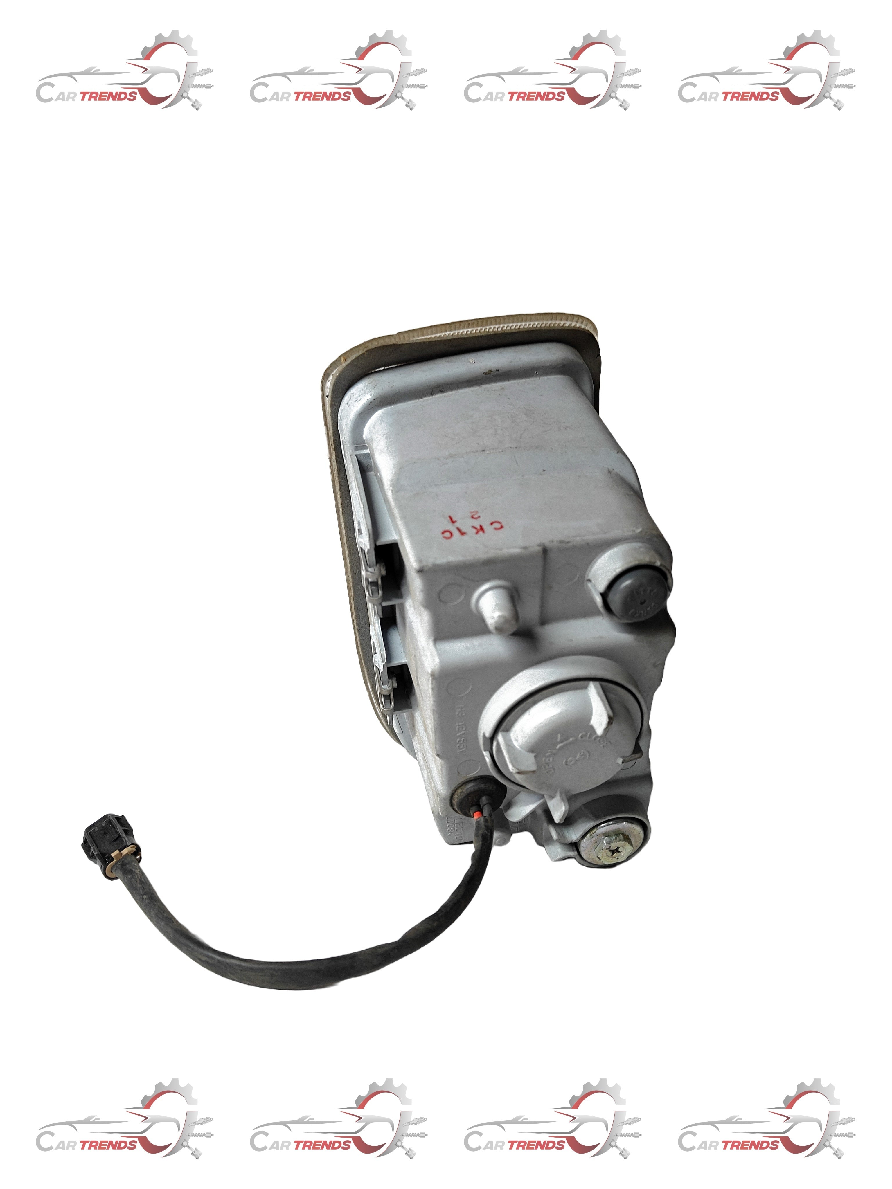CarTrends right fog lamp for Tavera, spare part, showing the clear lens and mounting bracket for vehicle lighting.
