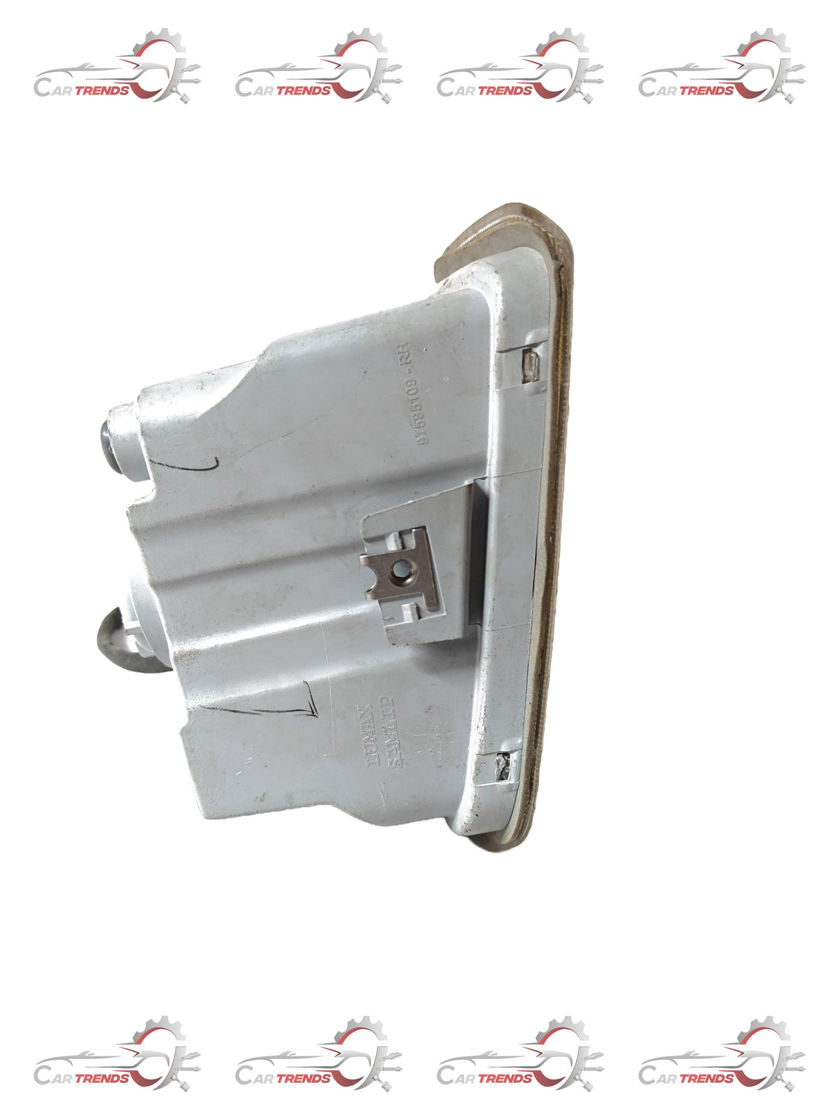 CarTrends fog lamp for Tavera right side, automotive spare part with clear lens and mounting bracket.