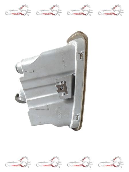 CarTrends fog lamp for Tavera right side, automotive spare part with clear lens and mounting bracket.