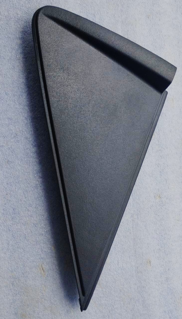 Hyundai Creta LH glass moulding spare part by CarTrends, showing the side view of the window trim for 2015-2018 models.