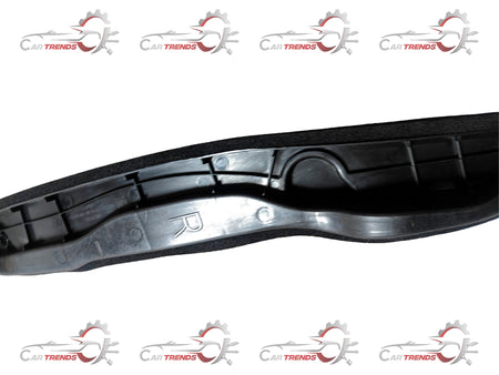 Fender insulator bead for right side, CarTrends spare part, close-up view showing the plastic component for vehicle repair