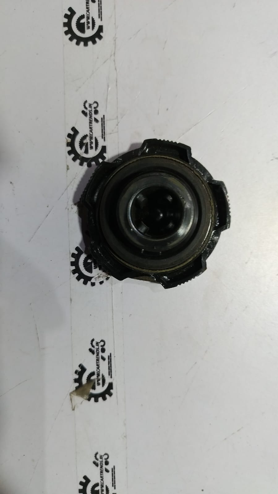 CarTrends oil filler cap for Aveo, spare parts image showing the black plastic engine oil cap with branding details