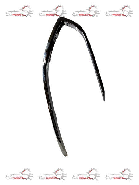 CarTrends fog lamp insert bezel for right side, replacement spare part, fits J95080065 model for vehicle lighting.