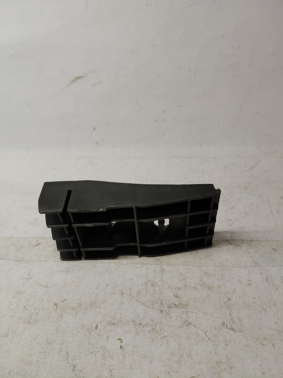 CarTrends rear right side retainer for Corsa, spare parts component visible in the image.
