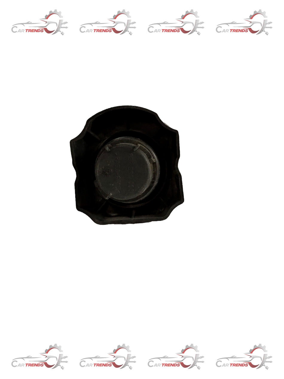 CarTrends engine oil filler cap for Corsa, spare part replacement, made of durable metal with a secure sealing design.