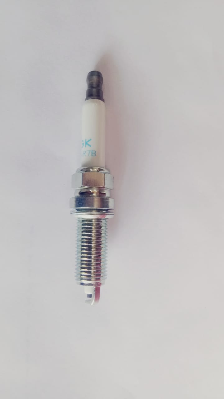 CarTrends spark plug BS6 for cars, close-up of the spare part showing the metal tip and insulator, ideal for vehicle maintenance.