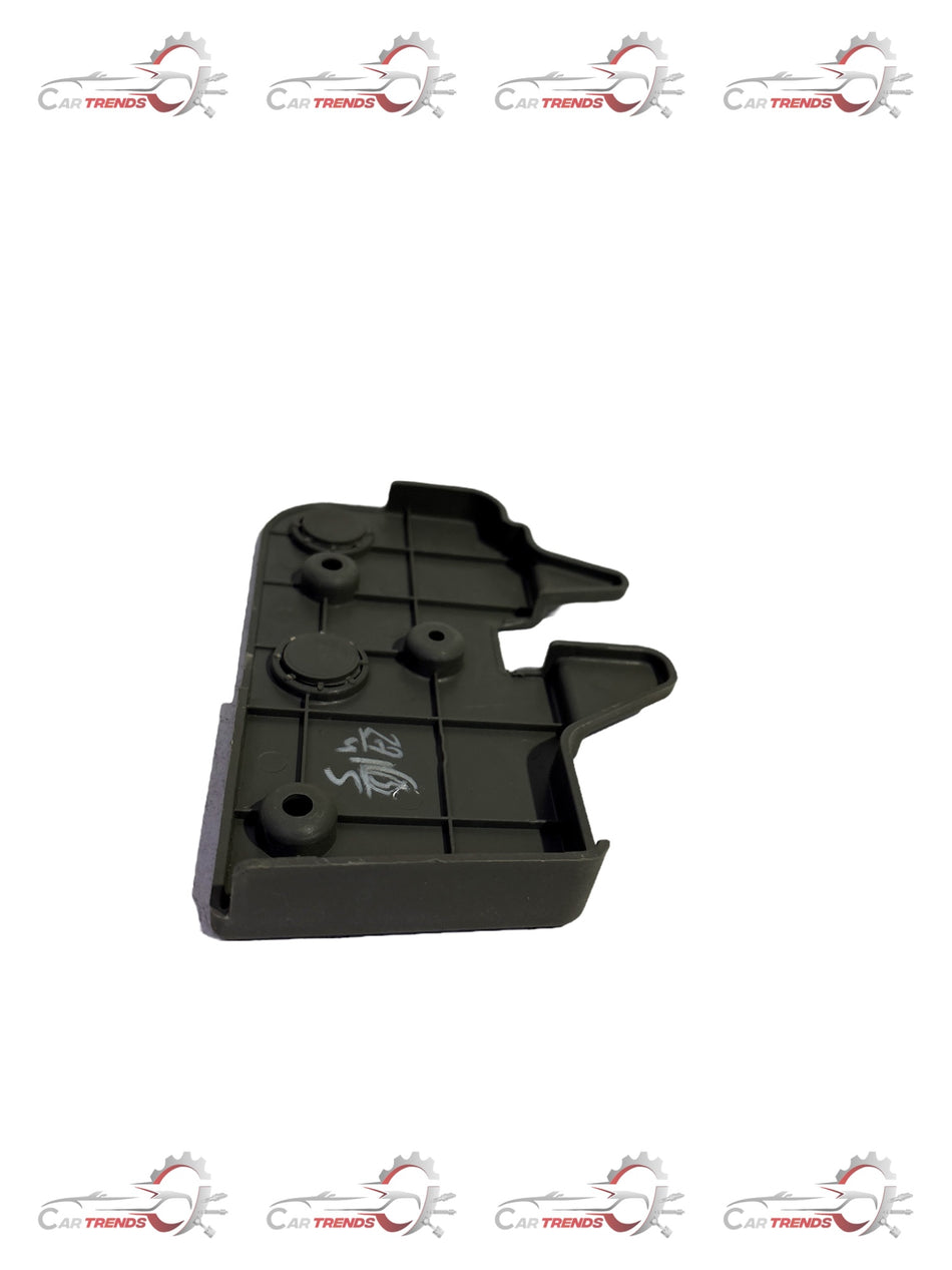 CarTrends T97595868 Tavera second seat left door latch spare part for vehicle door security and function.