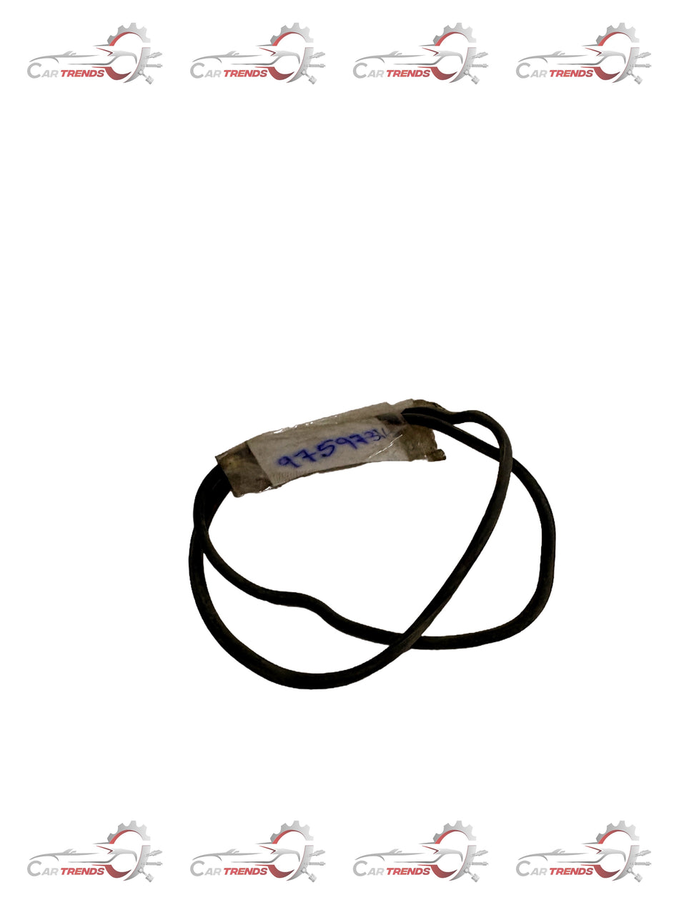 CarTrends oil cooler return hose for Tavera, spare part, durable rubber hose designed for efficient oil circulation in vehicles.