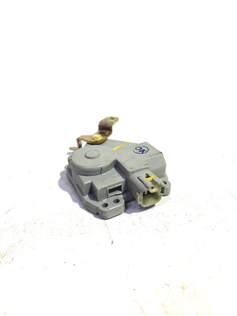 CarTrends rear door lock actuator for Tavera right side, automotive spare part for vehicle security and door locking system.