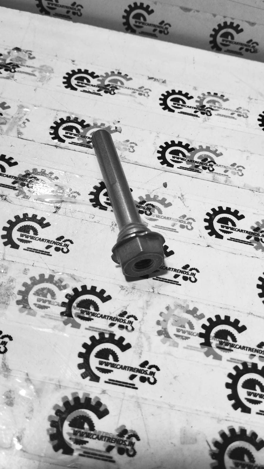 CarTrends Nissan Scala spare parts pin kit, compatible with Micra and Sunny models, shown in a detailed close-up image.