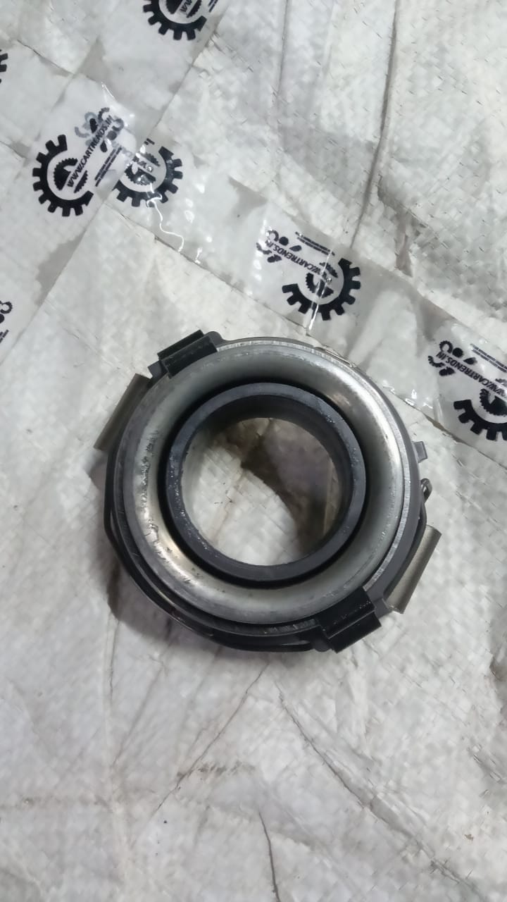 Toyota clutch bearing assembly for Innova, Fortuner, Etios, and Corolla Altis by CarTrends, showing the bearing and clutch components.
