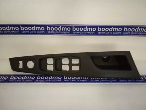 BEZEL ASSY ARM REST DOOR FRT RH