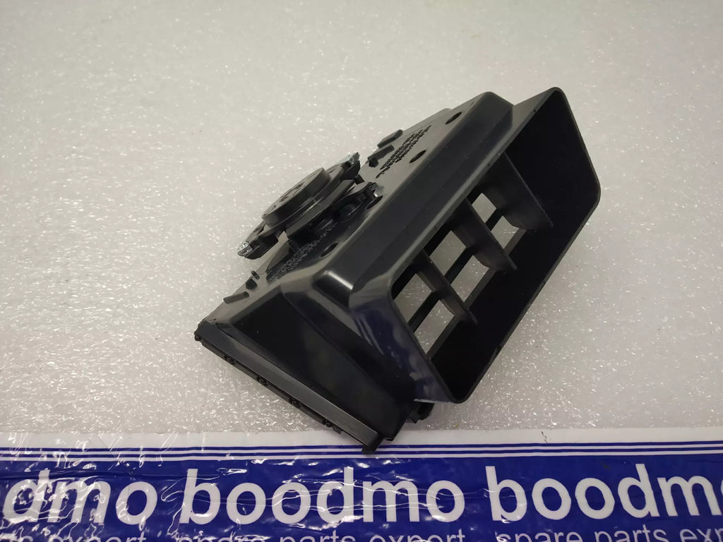LOUVER, SIDE VENT RH