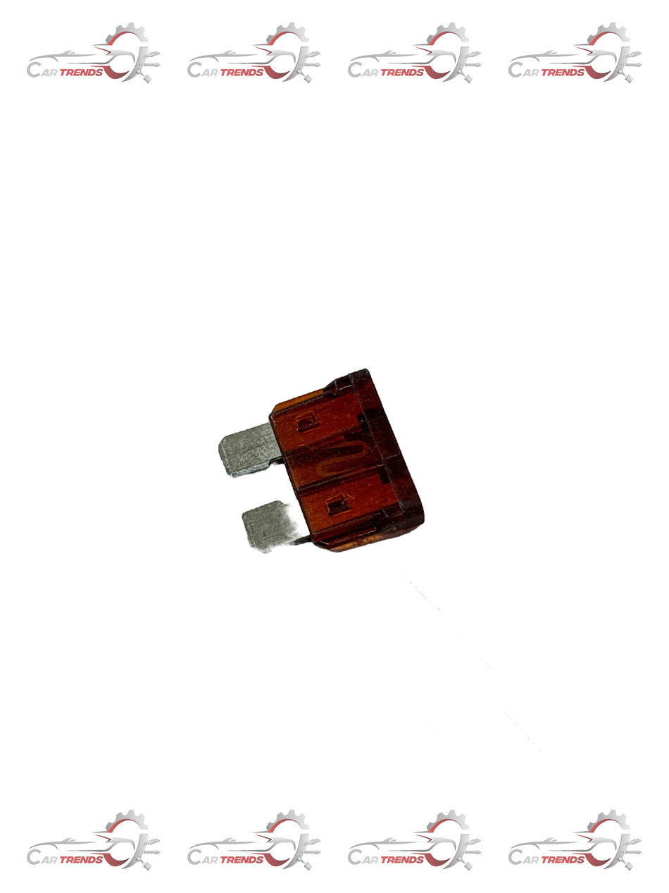 General Motors 7.5 Amp Blade Fuse for automotive electrical systems, shown in a close-up image.
