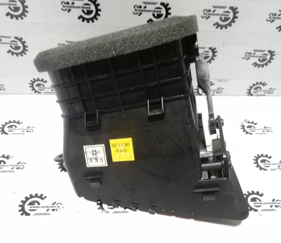 General Motors Captiva 1st Gen air vent outlet cap, replacement part, with vent slats and mounting details visible.