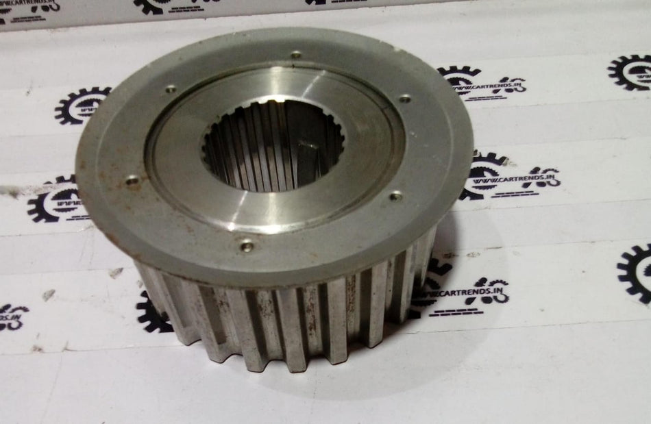 General Motors belt pulley for Chevrolet Tavera 1st gen engine, automotive part with pulley wheel on black background.