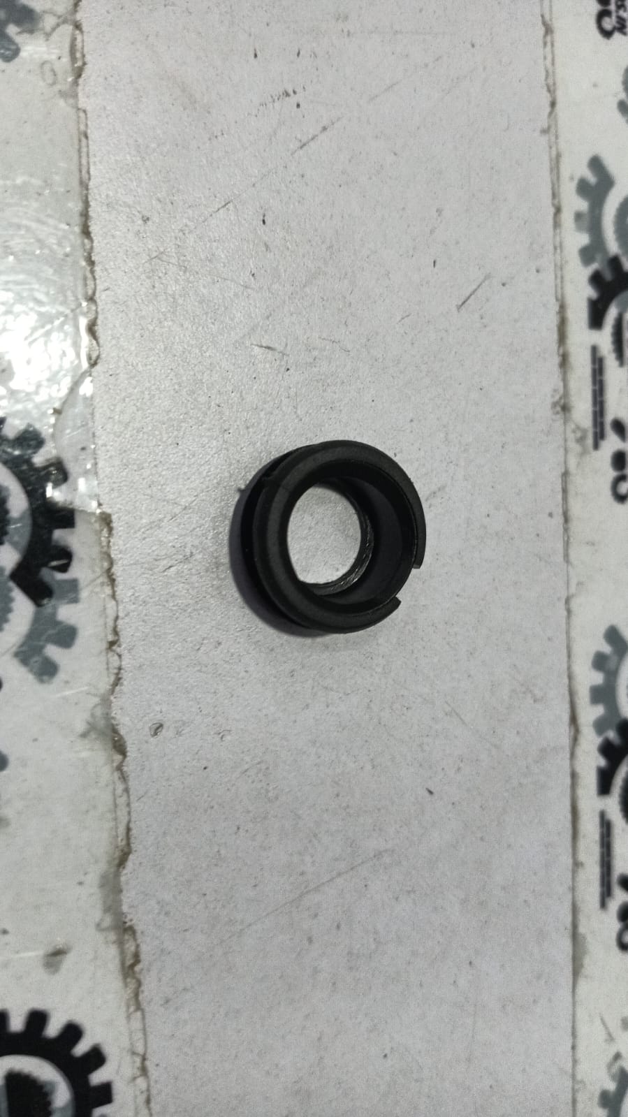 General Motors bezel linkage rod for right-hand side, part number J96680874, used in vehicle linkage systems.