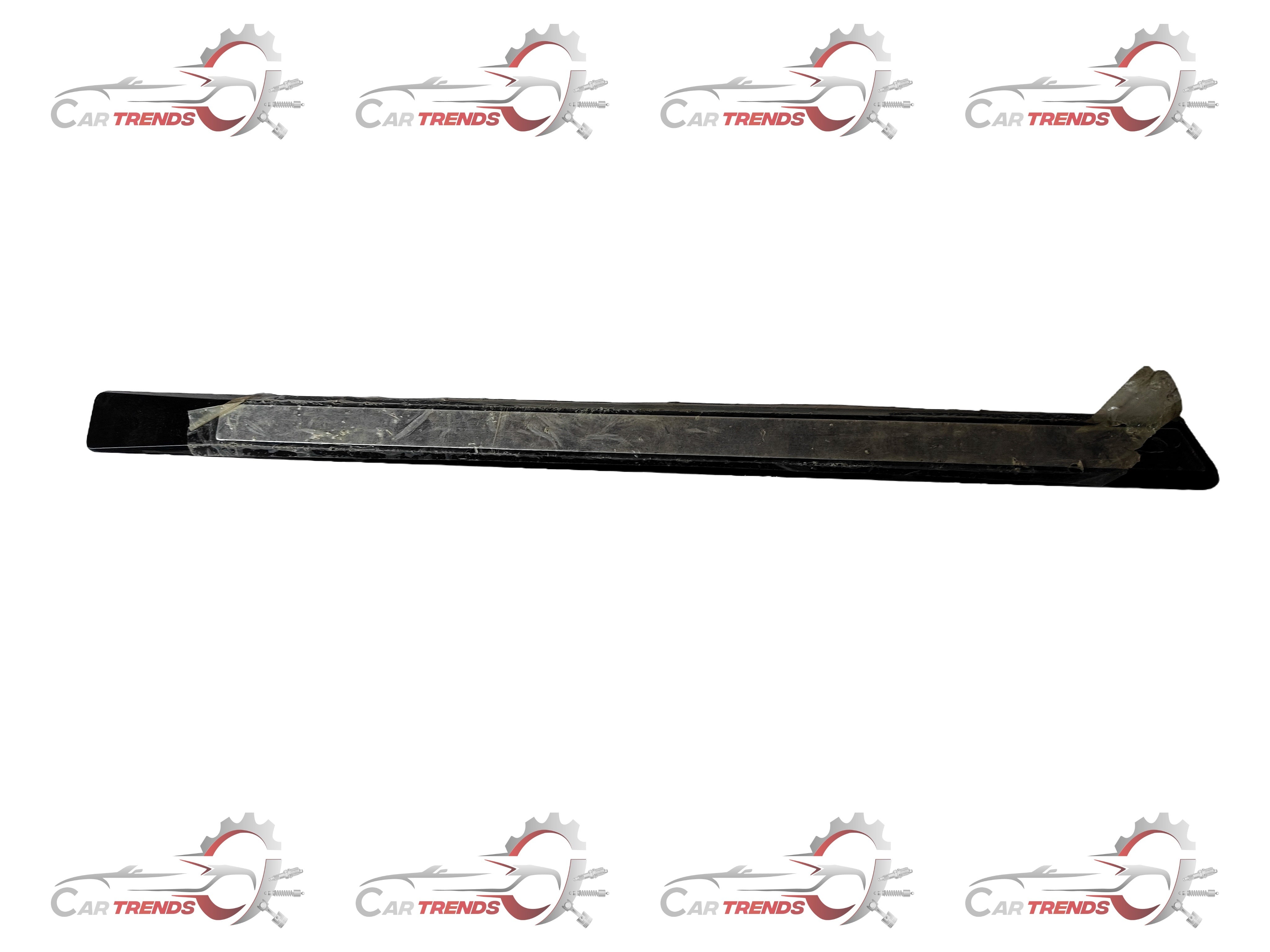 General Motors Optra Petrol body side molding, car accessory with molding details visible on the vehicle side.