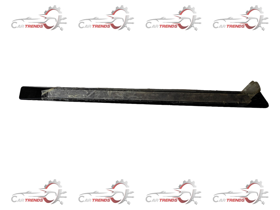 General Motors Optra Petrol body side molding, car accessory with molding details visible on the vehicle side.