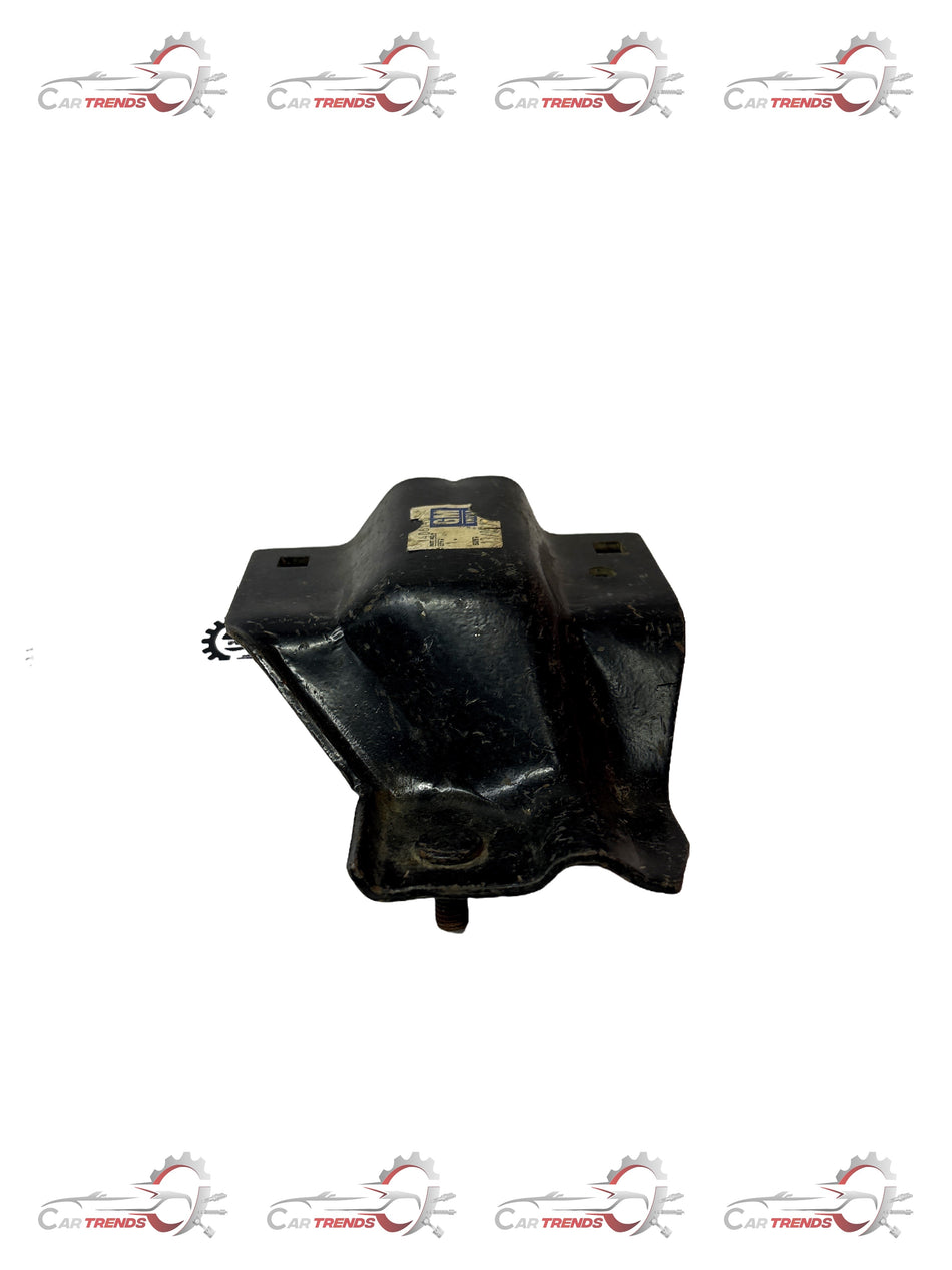 General Motors Astra front panel bracket retaining clip, used for securing the front panel on Astra models.