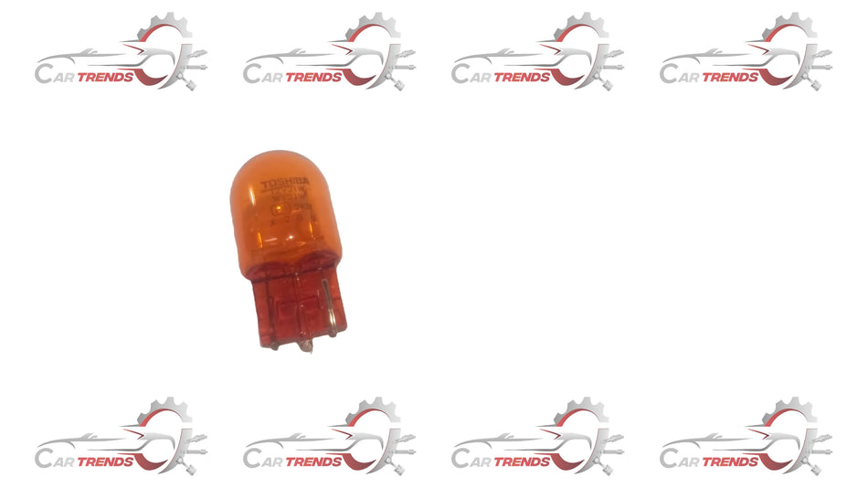 General Motors Cruze T-Sig bulb J15829331 for vehicle lighting, shown in a close-up image highlighting the bulb's design and fit.