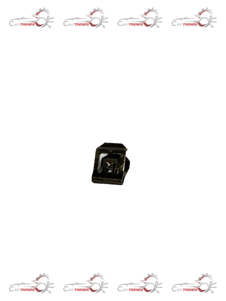 General Motors Clip AVEO J94530631, automotive part for Chevrolet Aveo, shown in a close-up image.