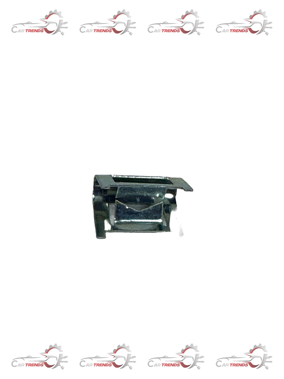 General Motors clip button N16 for Optra Petrol model, automotive part with GM branding and detailed design.