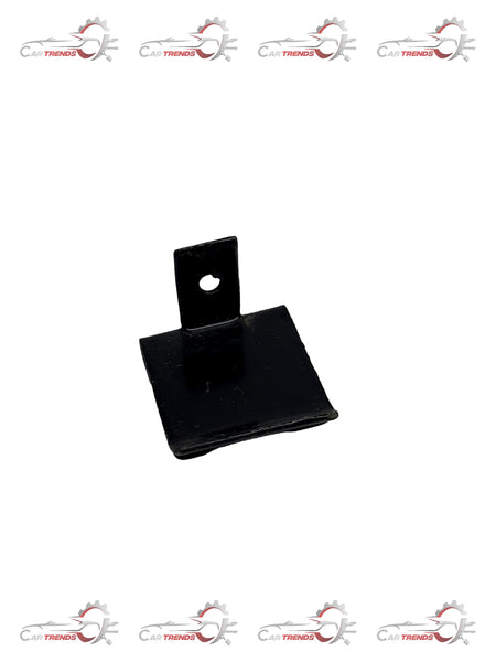 General Motors Optra petrol clip, lower mesh mounting side, automotive part for vehicle assembly.