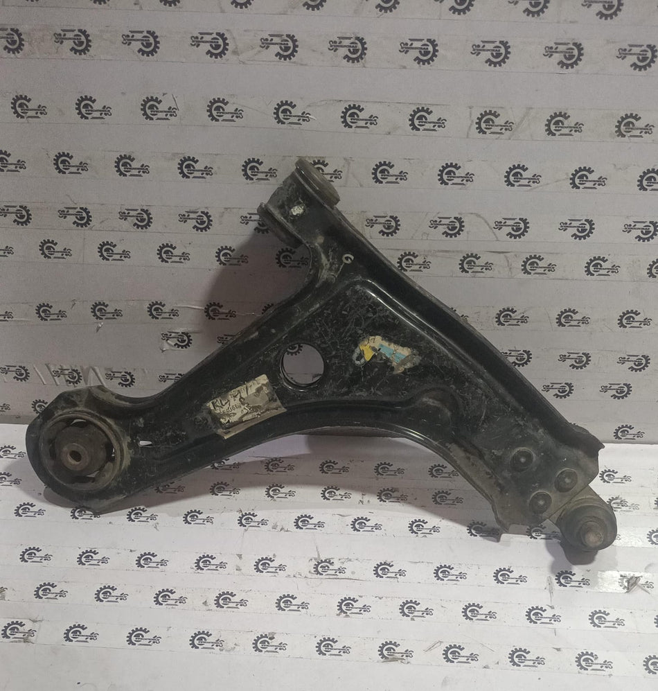 General Motors Chevrolet Optra control arm A1, right-hand side, for petrol engine, part number J96436598.