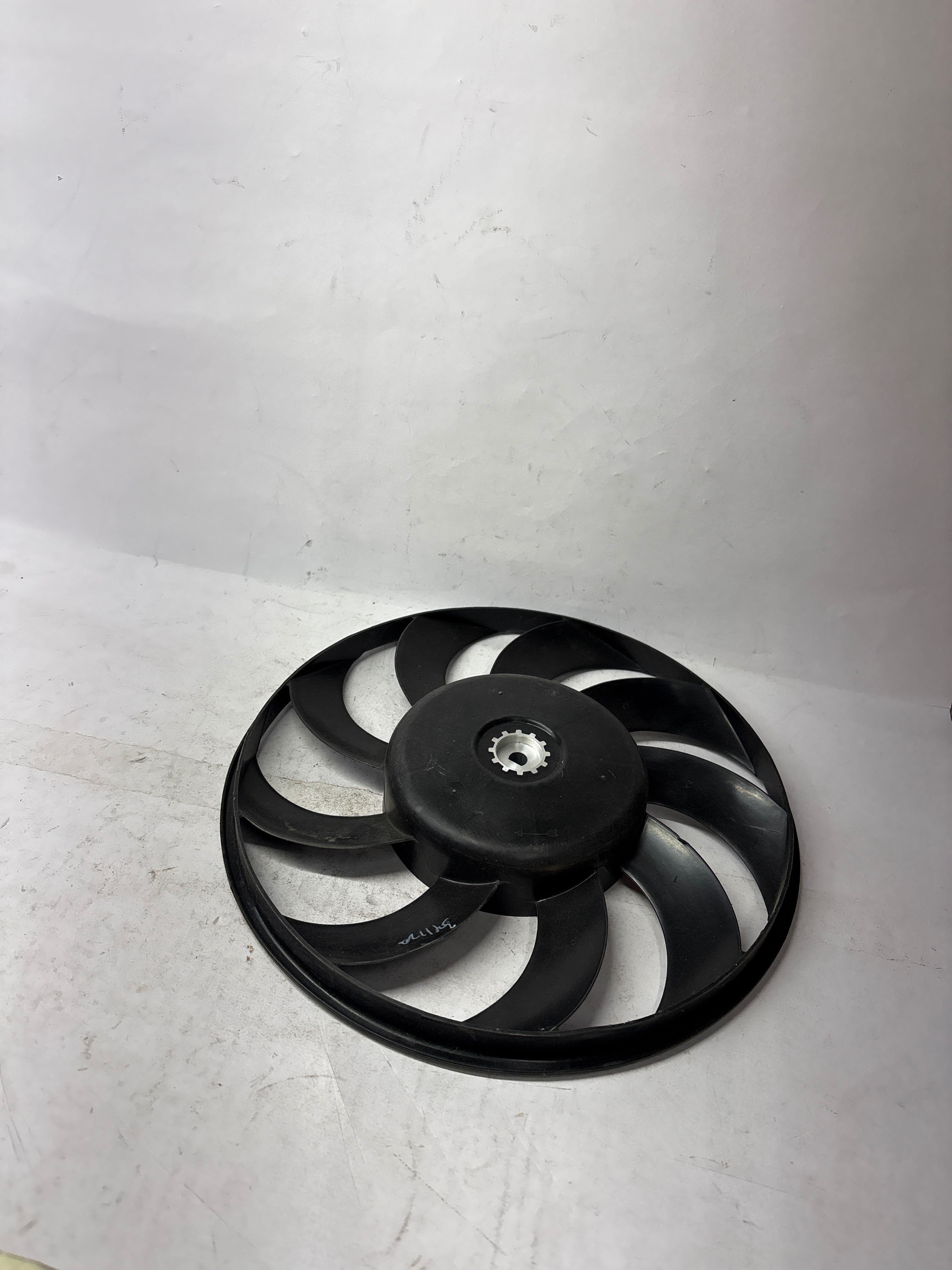 GENERAL MOTORS COOLING FAN TAVERA 1ST GEN T97598528 T97598528 - Left view
