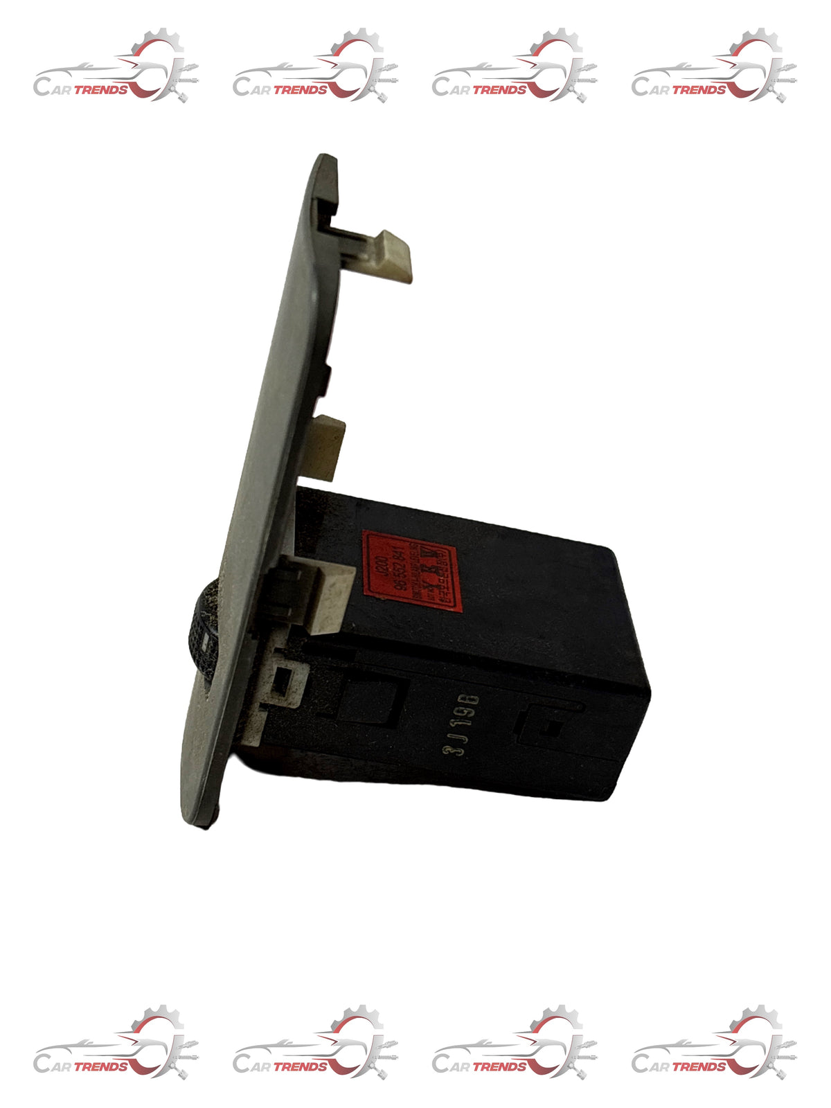 GENERAL MOTORS COVER A H LAMP LEVEL G OPTRA PETROL J96615341 J96615341 - Front view